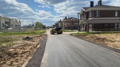 Асфальтирование дорог первой очереди